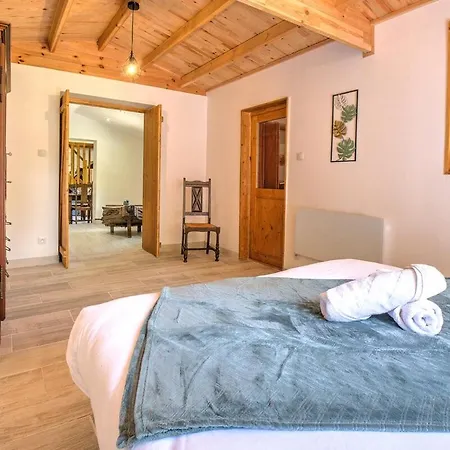 Le Sur Manoire Chalet *